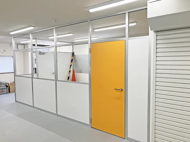 絶縁保護具の試験スペースとして確保された2階倉庫の一角