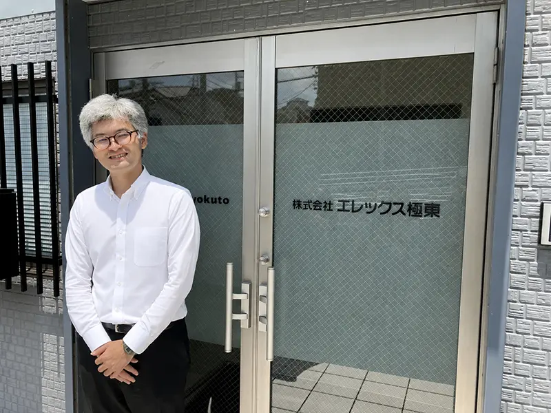 関東センターのエントランスにて、株式会社極東21 上野一樹 様